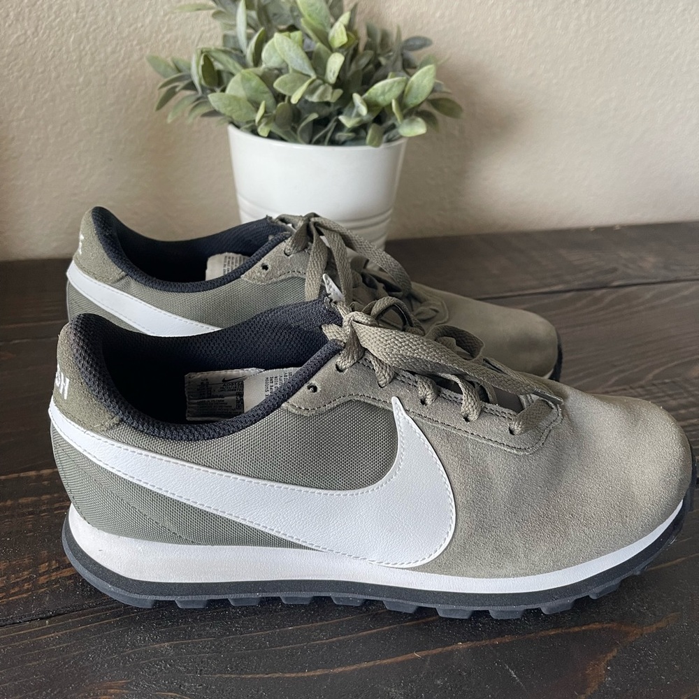 Nike Swoosh Running Shoes Green Suede Unisex Sz Womens
